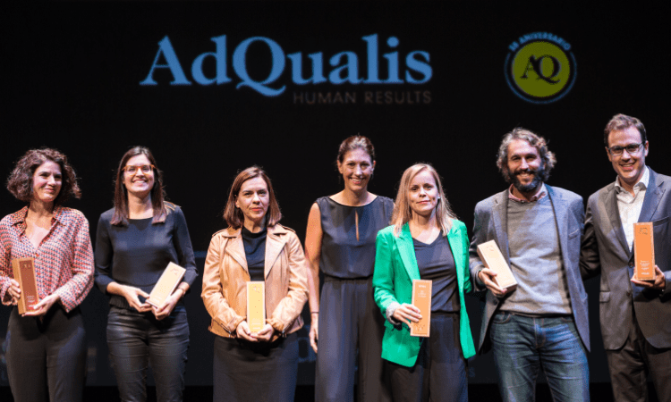 <p>Los AQ Awards se constituyeron en el año 1999 con el objetivo de destacar las prácticas más innovadoras y más valiosas en la gestión empresarial de los recursos humanos y así premiar la labor y la trayectoria de directivos y profesionales que las impulsan.</p>
<p>Cada año, una vez recibidas todas las candidaturas, se reúne un jurado, compuesto por los ganadores de la edición anterior, quiénes tras el estudio en el anonimato de los CV, trayectorias y proyectos de los candidatos, deciden los ganadores de cada edición.</p>
